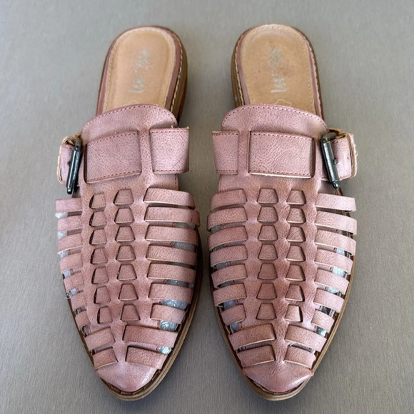 Miracle Miles - Billie Close Toed Strappy Sandals. Size 10 - Picture 3 of 6